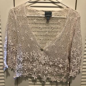 Love this lace 3/4 length sleeve cover